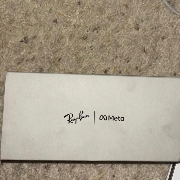 Wayfarer Ray-Ban Meta Glasses (Gen 1) in Black - Picture 3 of 3